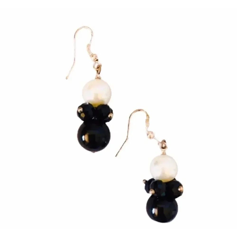 Black and White Pearl Earrings